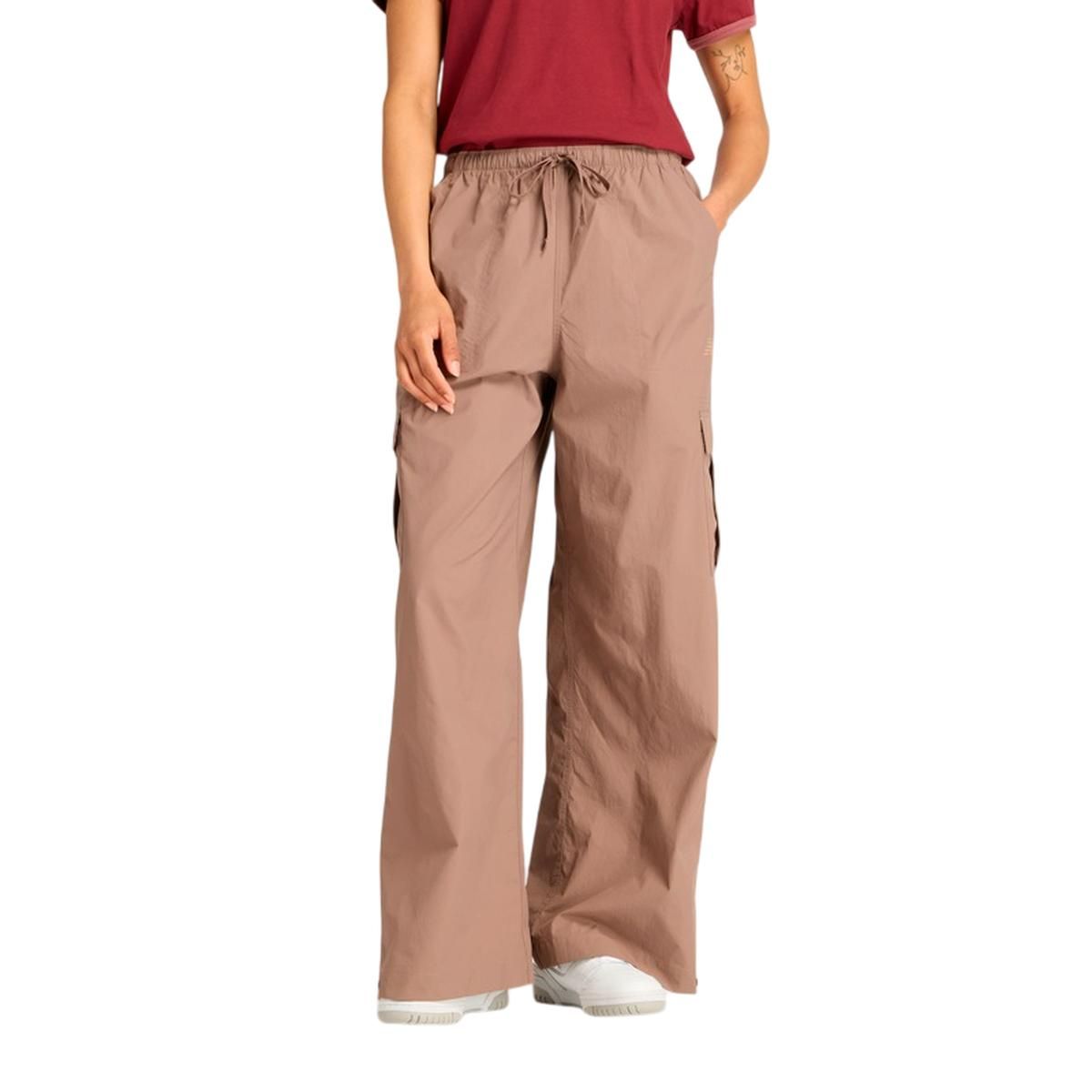NEW BALANCE - Pantalón Lifestyle Mujer New Balance Woven Cargo Café