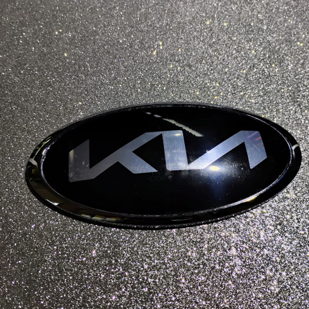 GENERICO - Personaliza tu auto con nuestro emblema Kia 15x75cm