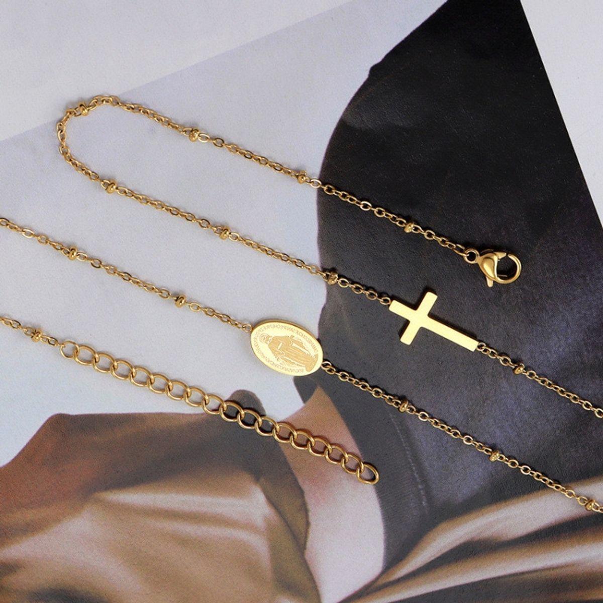 LUX JOYAS - Collar Baño Oro 18k Pelotitas Cruz Virgen Rayos