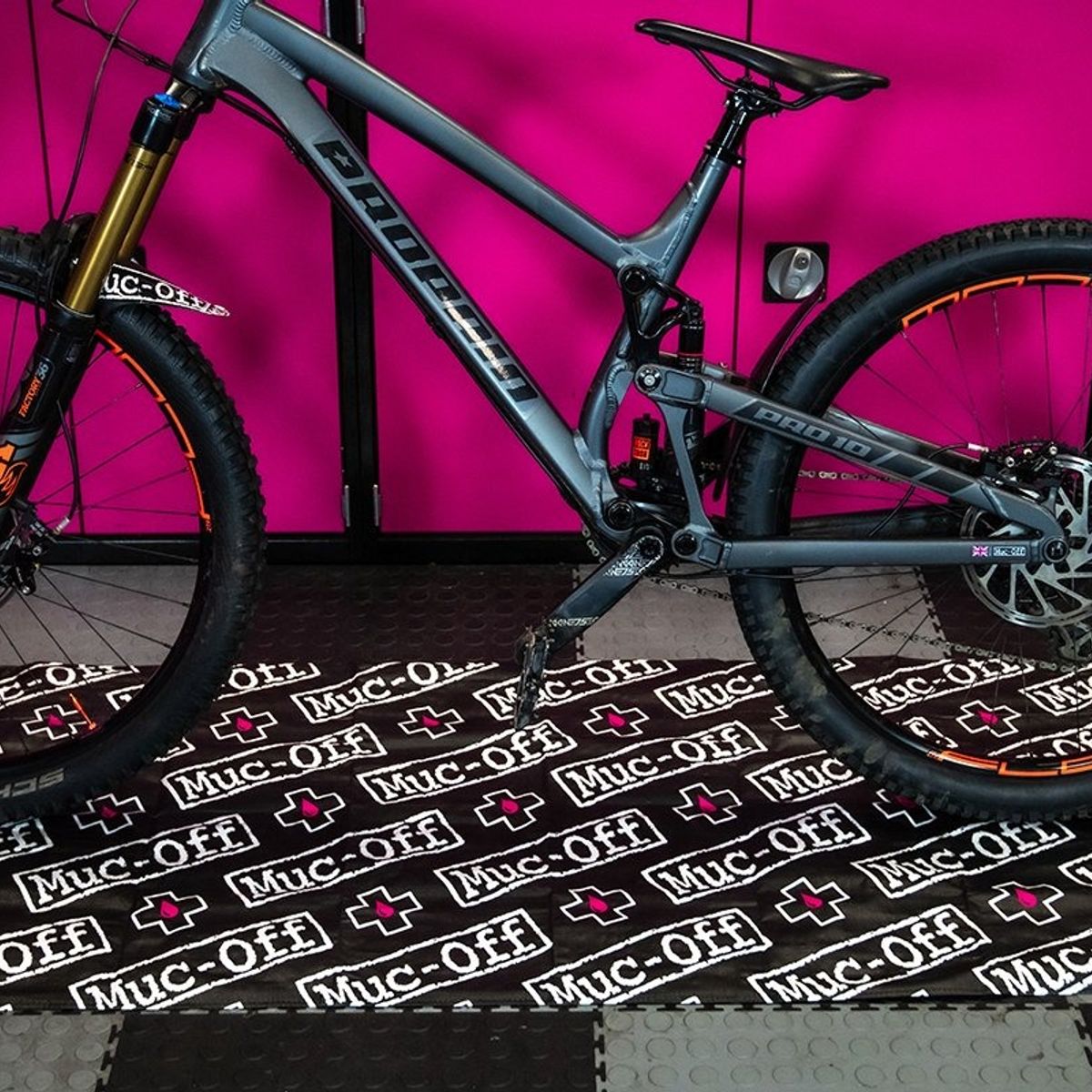 MUC OFF - Alfombra de trabajo bike mat Muc-Off 700x2090mm