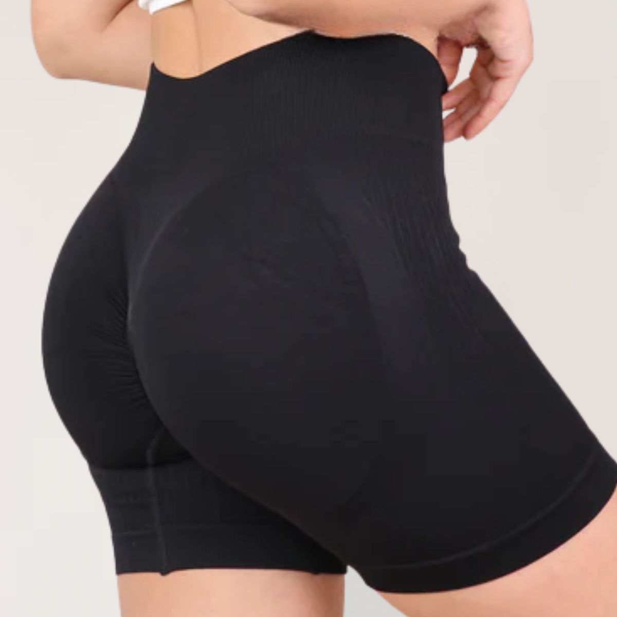 DESIGNERS - Short Deportivo Levanta Cola Push-up