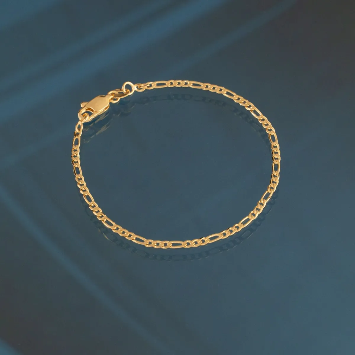 GENERICO - Pulsera tejido Crtier semi delgado oro laminado 18k