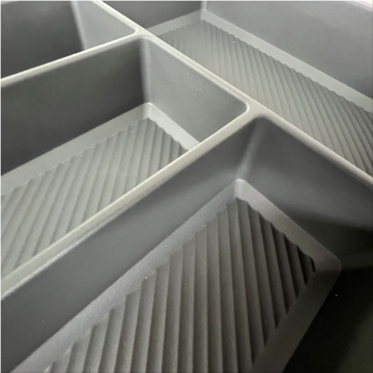 KUTZ - Cubertero plastico color antracita de alta resistencia