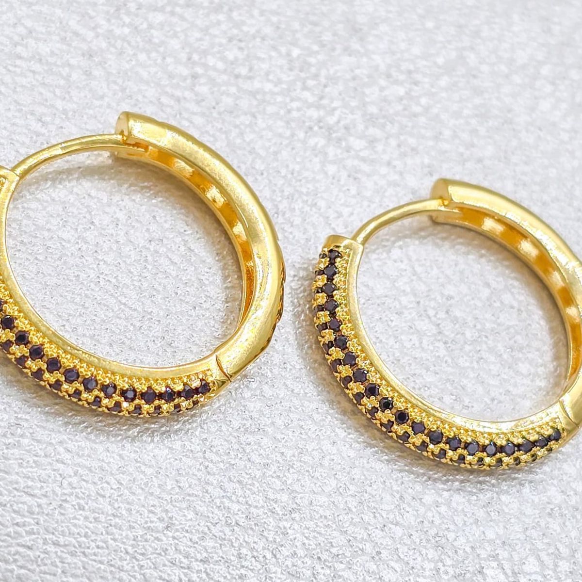 GENERICO - Arete Candonga negro Oro Laminado 18k