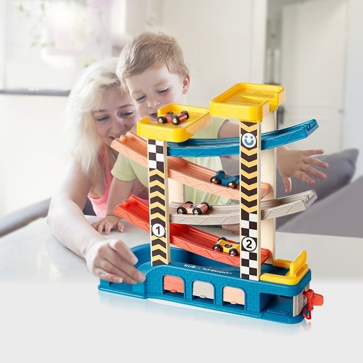 HAOKIDS - Pista de madera con garage y estación de servicio + 4 autos