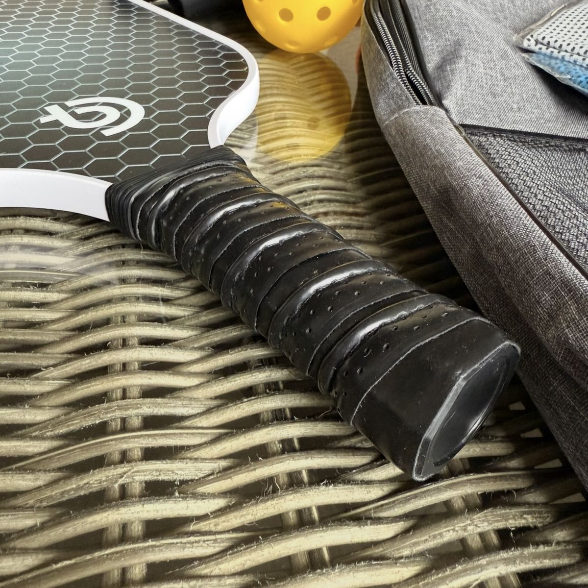 GENERICO - Set 2 Paletas Pickleball + 4 pelotas + 2 toallas