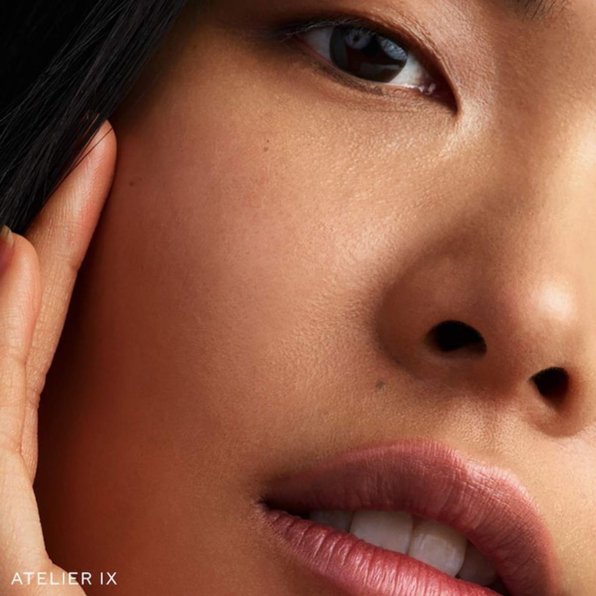 WESTMAN ATELIER - Base en Barra Vital Skin - Atelier IX Westman Atelier