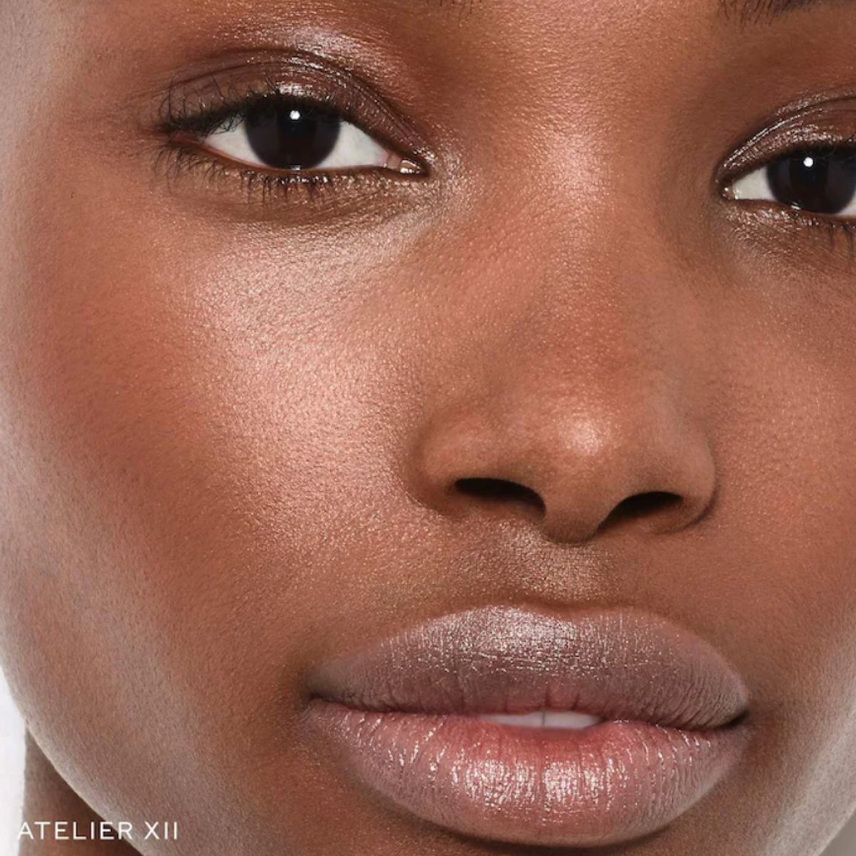 WESTMAN ATELIER - Base en Barra Vital Skin - Atelier XII Westman Atelier