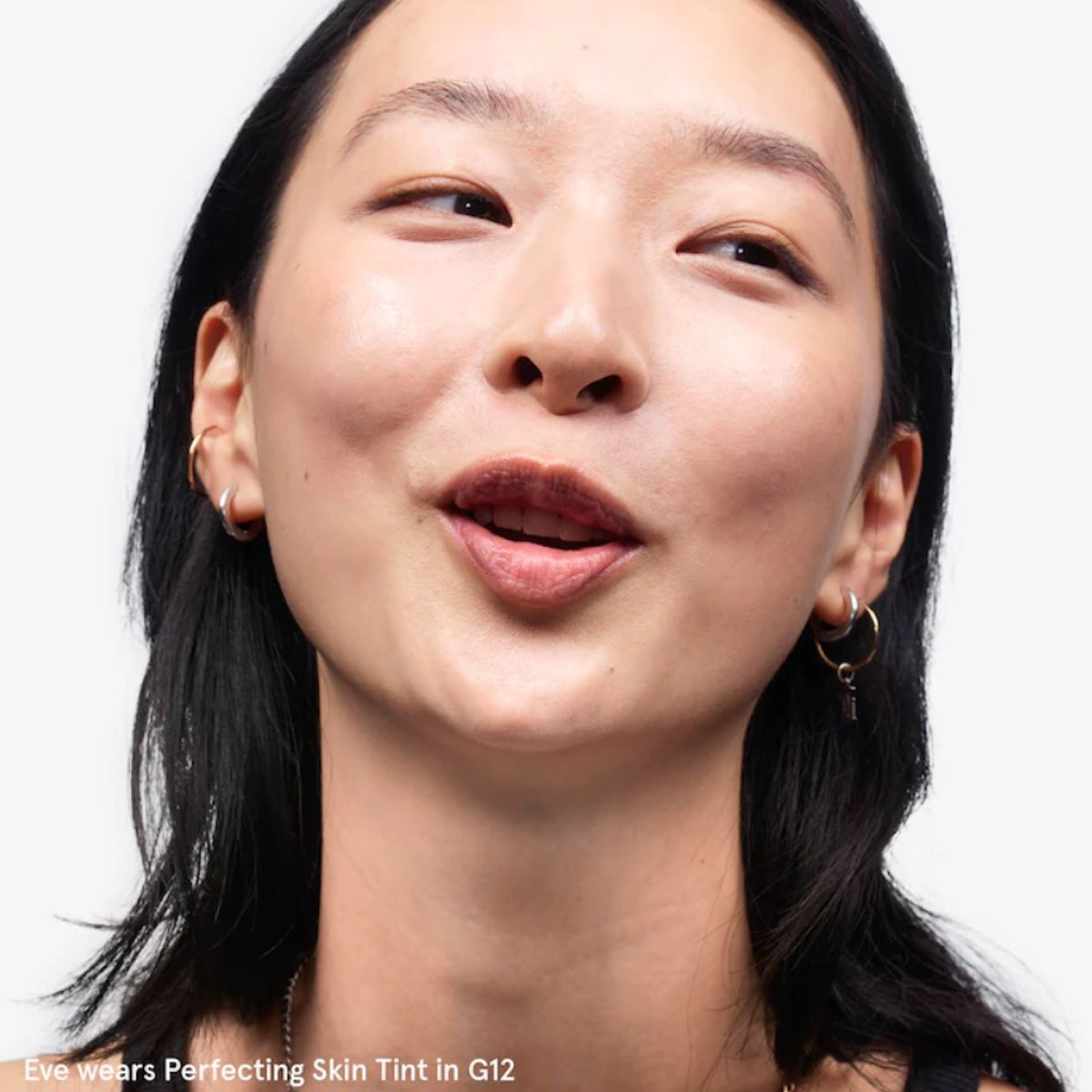 GLOSSIER - Base Ligera para Piel Brillante Glossier - G12