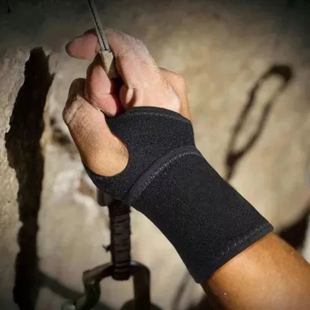 GENERICO - Muñequera Ajustable Con Orificio Pulgar Deporte Ortopédico 548