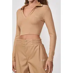 COLCCI - Blusa Femenina Slim con Cuello en V Beige Sport