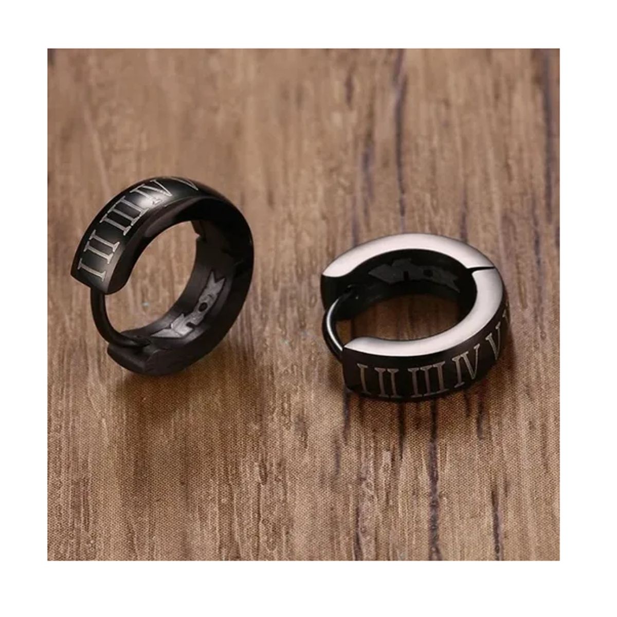 GENERICO - Aros Tipo Punk Black Número Romanos Hombre Mujer Moda Royal Madriz