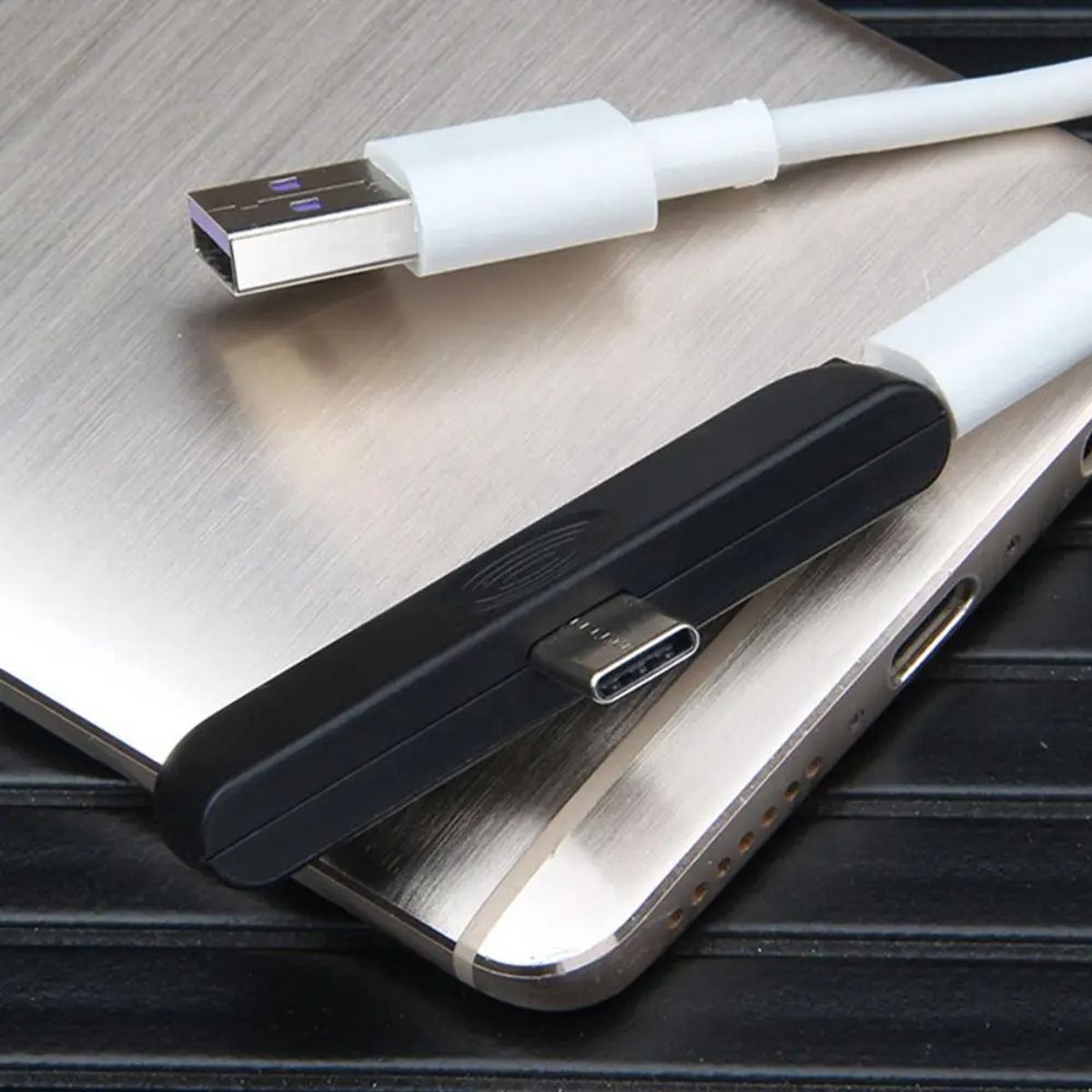 EON - Adaptador Usb-C A 90° para dispositivos móviles