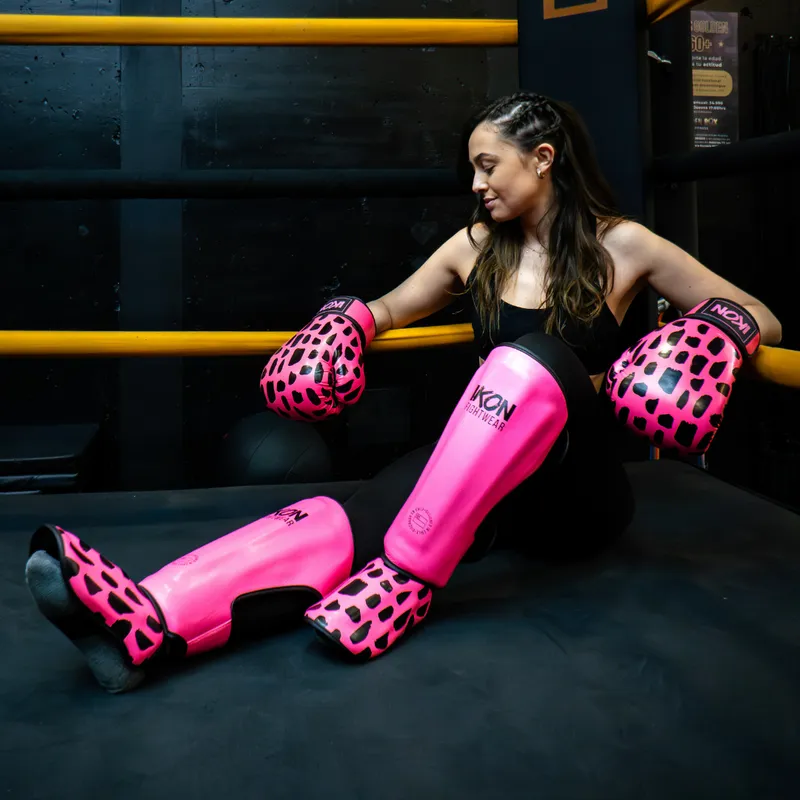IKON - Pack Guante 14oz y Canilleras Kickboxing Rosadas