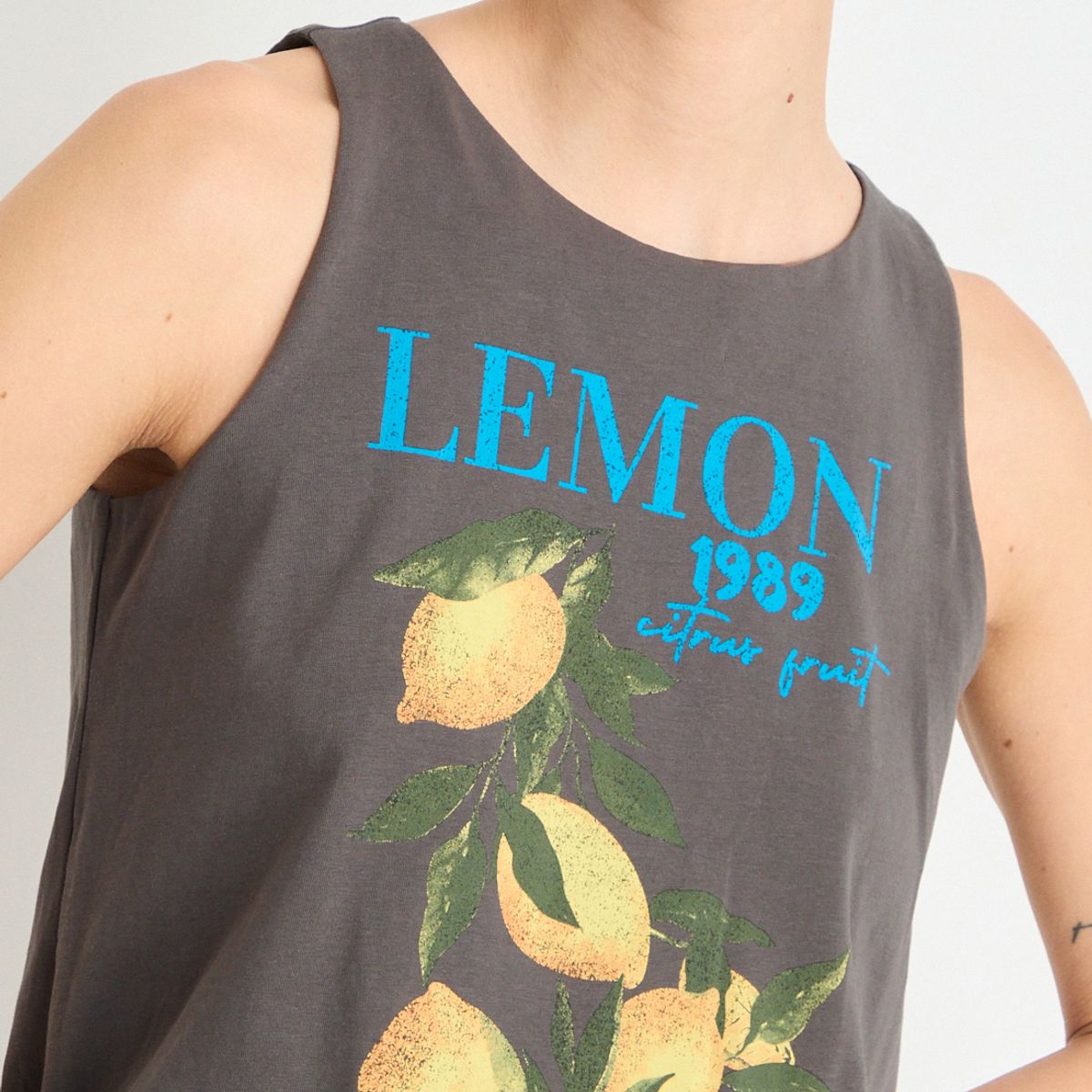 IO - Polera Sin Mangas Mujer Gris Io