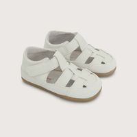 Sandalia ultra flexible blanca de niña