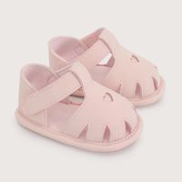 Sandalia bebé rosada de niña