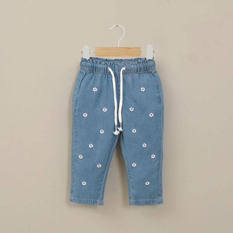 OPALINE - Jeans jogger con bordado azul de niña