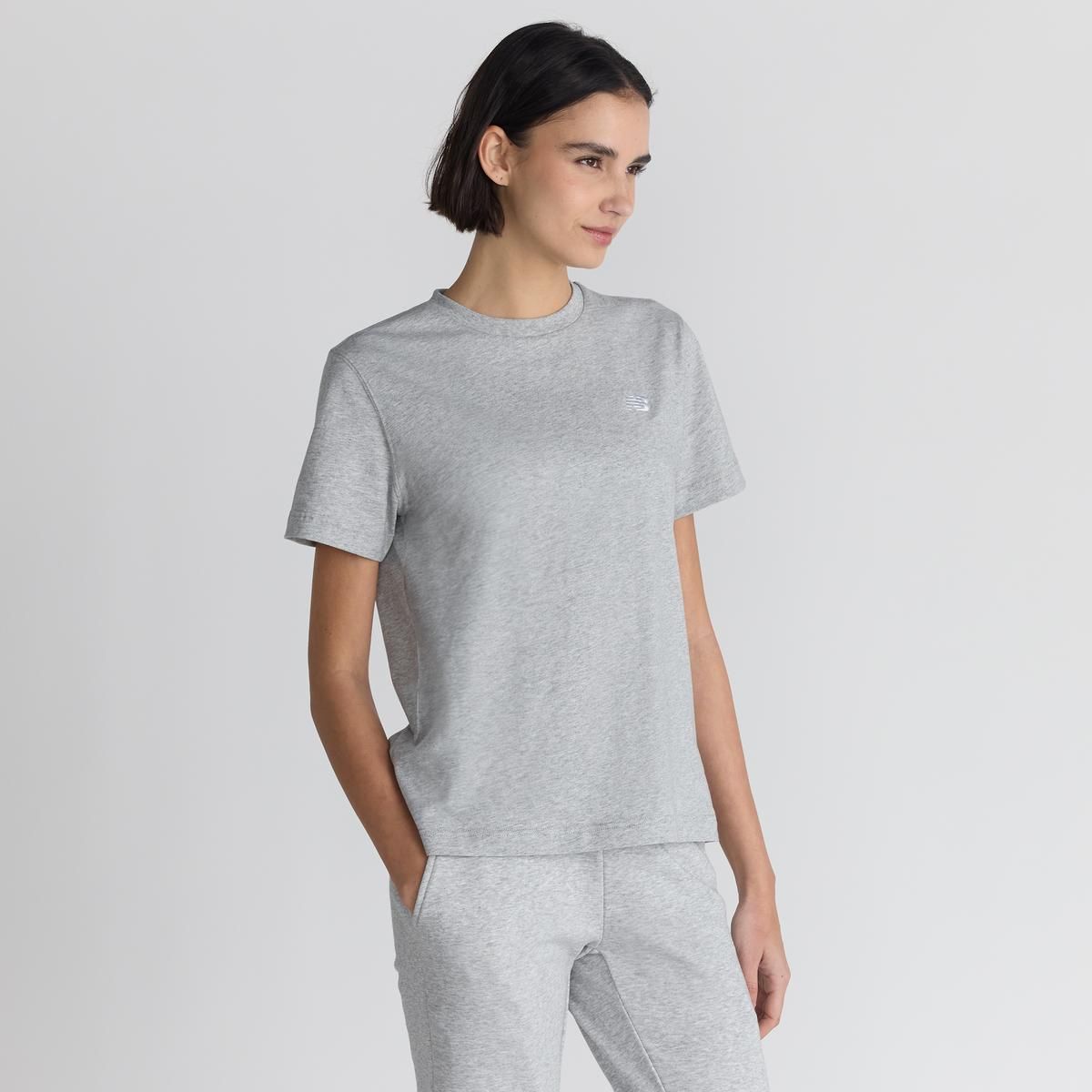 NEW BALANCE - Polera Lifestyle Mujer New Balance Sport Essentials Gris