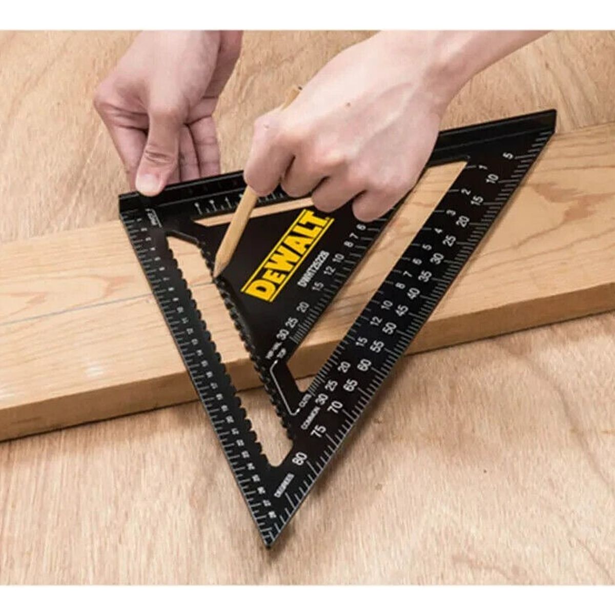 DEWALT - Escuadra Métrica 18cm Dewalt Dwht25227-0
