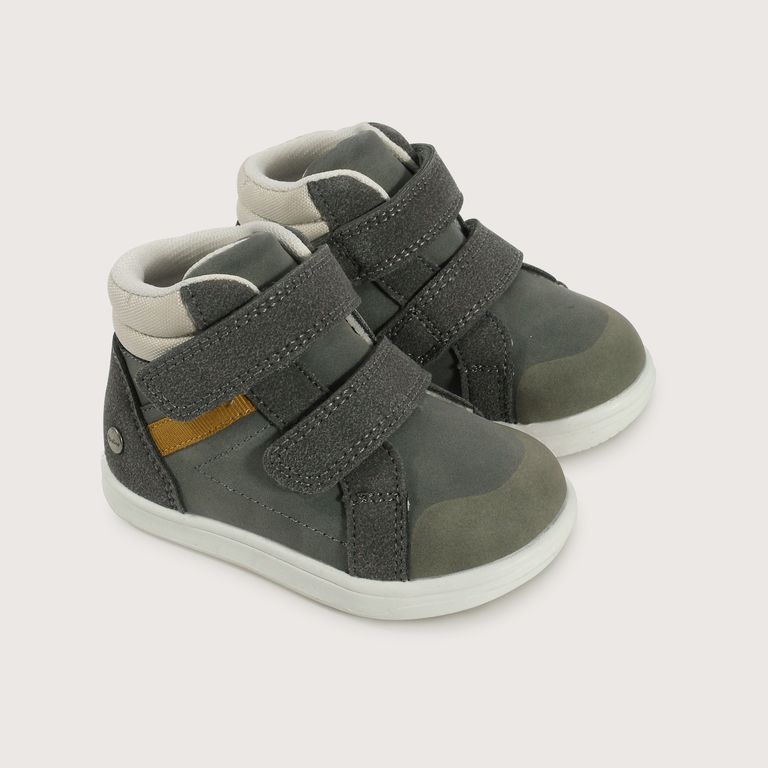 Botin para niño con ajuste y punta protectora