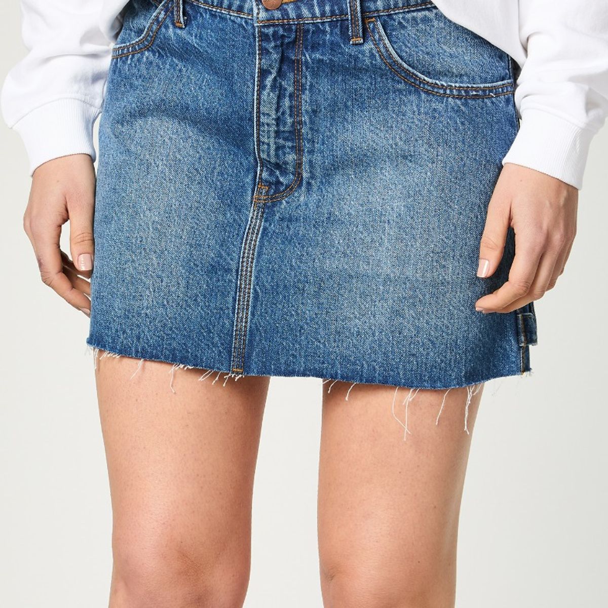 WRANGLER - Falda Mujer Carpenter Mini Skirt  Sky Blue