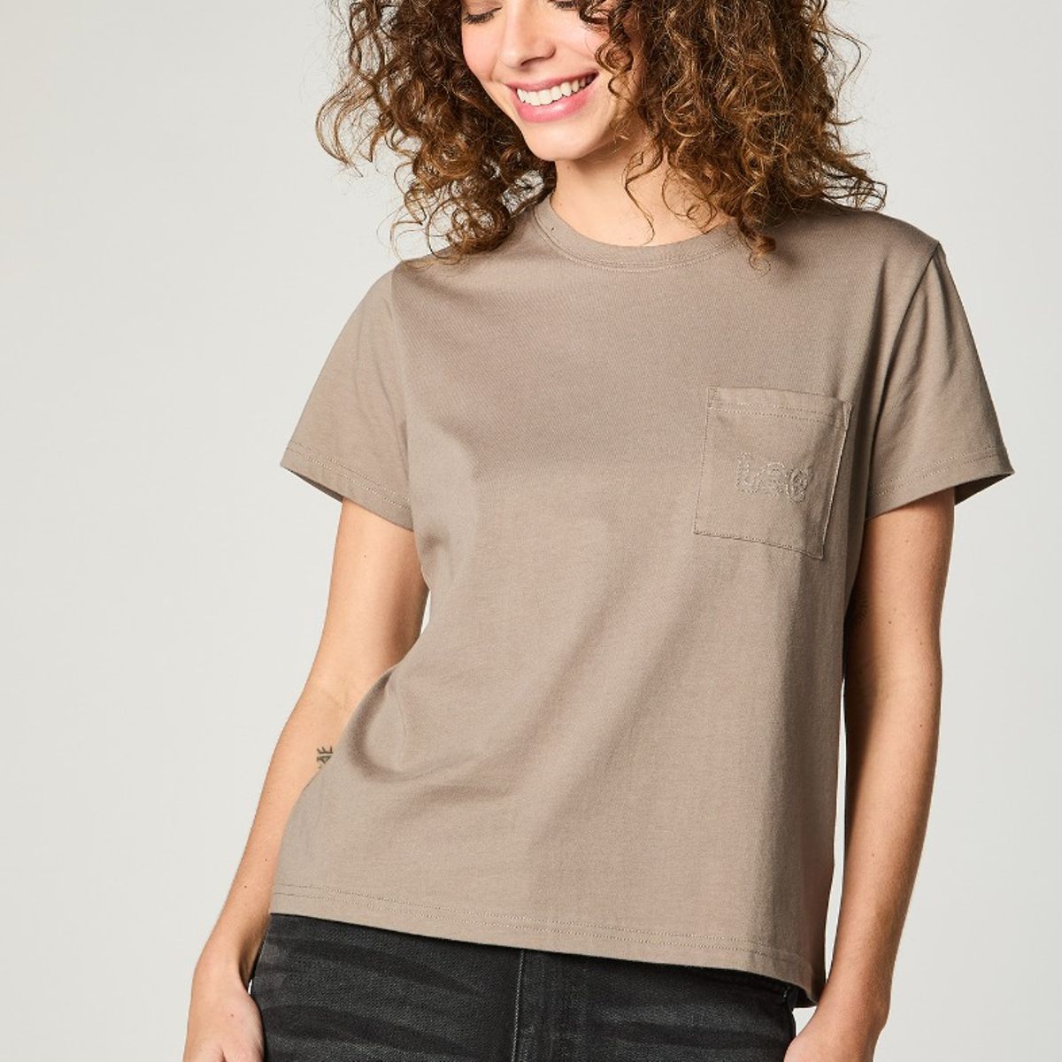 LEE - Polera Mujer One Pocket Embroidery  Brown