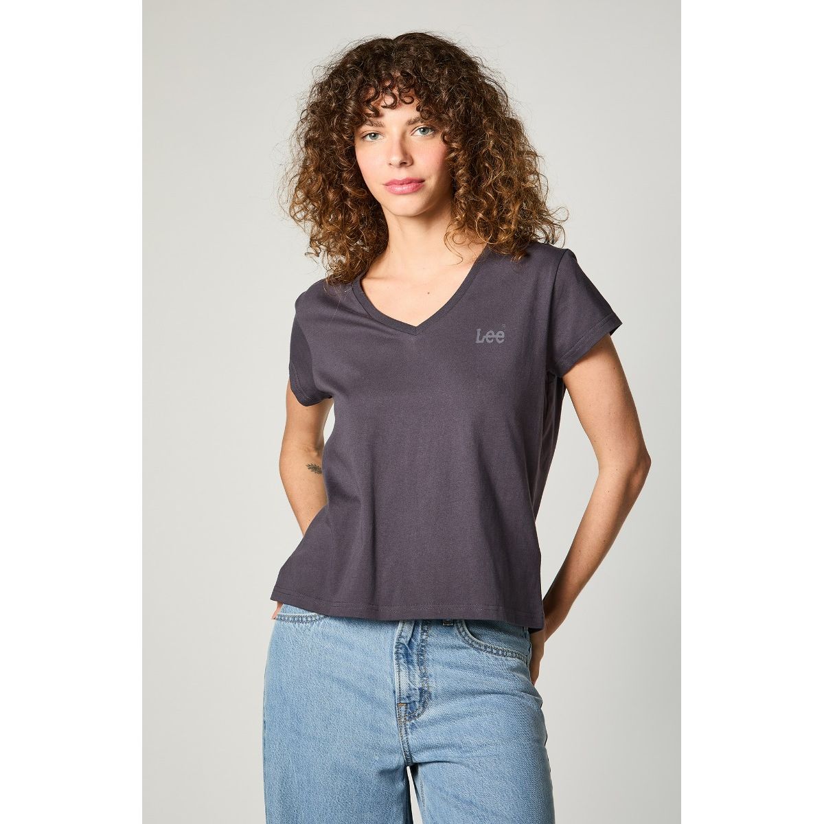 LEE - Polera Mujer Relaxed V Neck Grey
