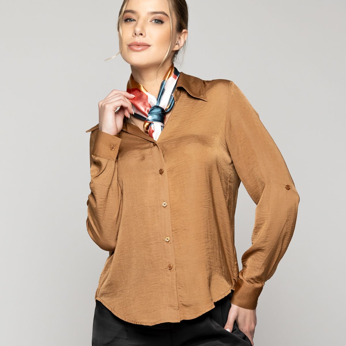 LINEATRE - Blusa Mujer Brenda Semi Brillante Manga Larga Café Tostado Lineatre