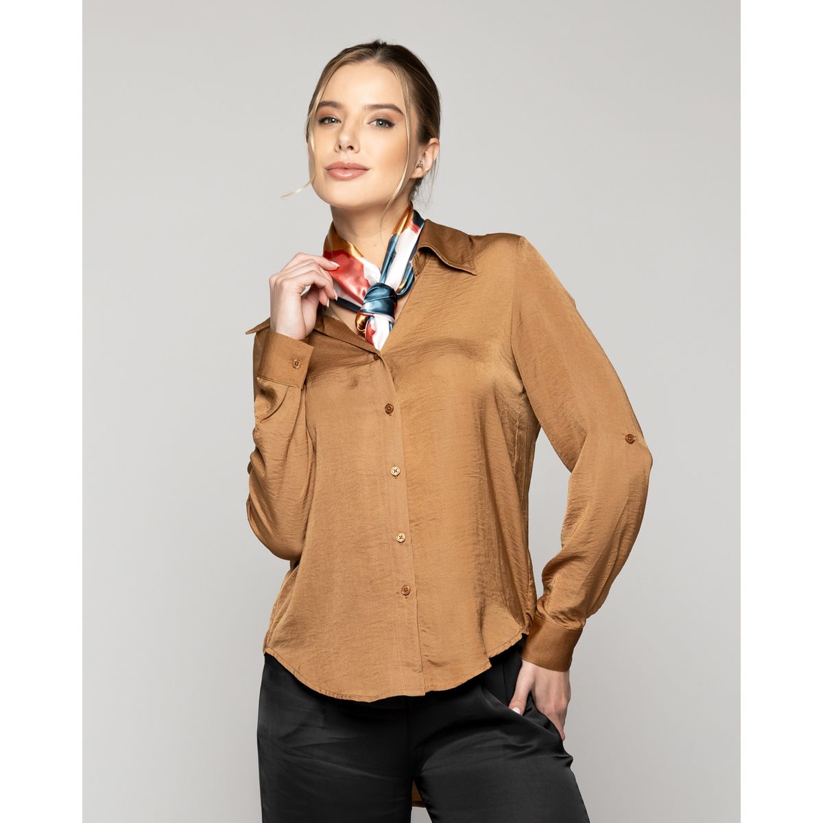 LINEATRE - Blusa Mujer Brenda Semi Brillante Manga Larga Café Tostado Lineatre