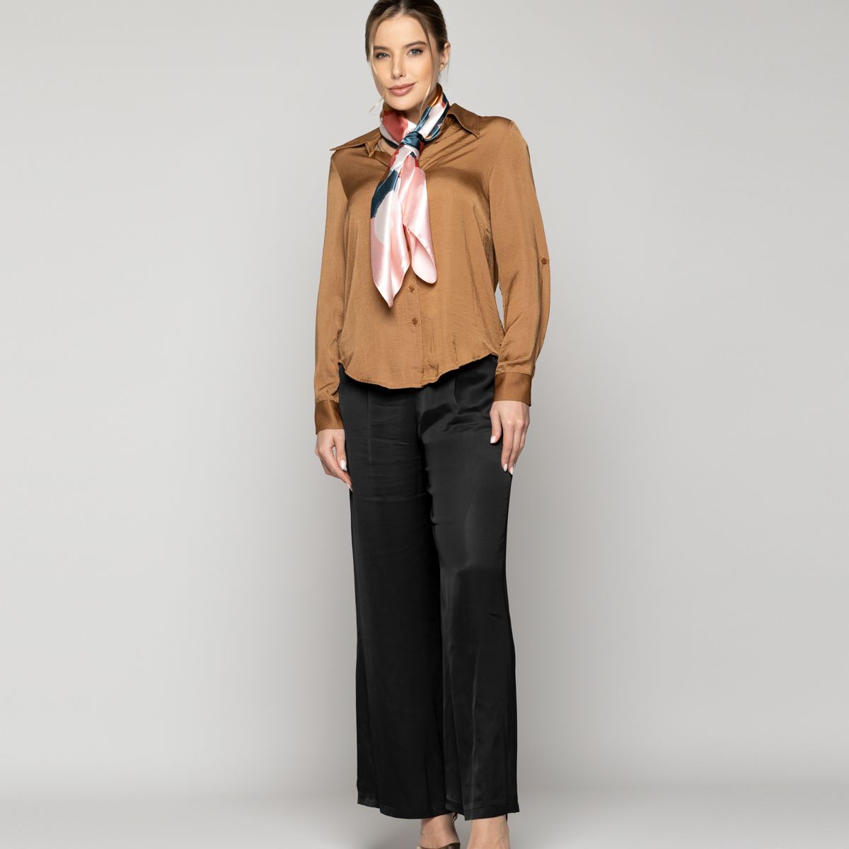 LINEATRE - Blusa Mujer Brenda Semi Brillante Manga Larga Café Tostado Lineatre