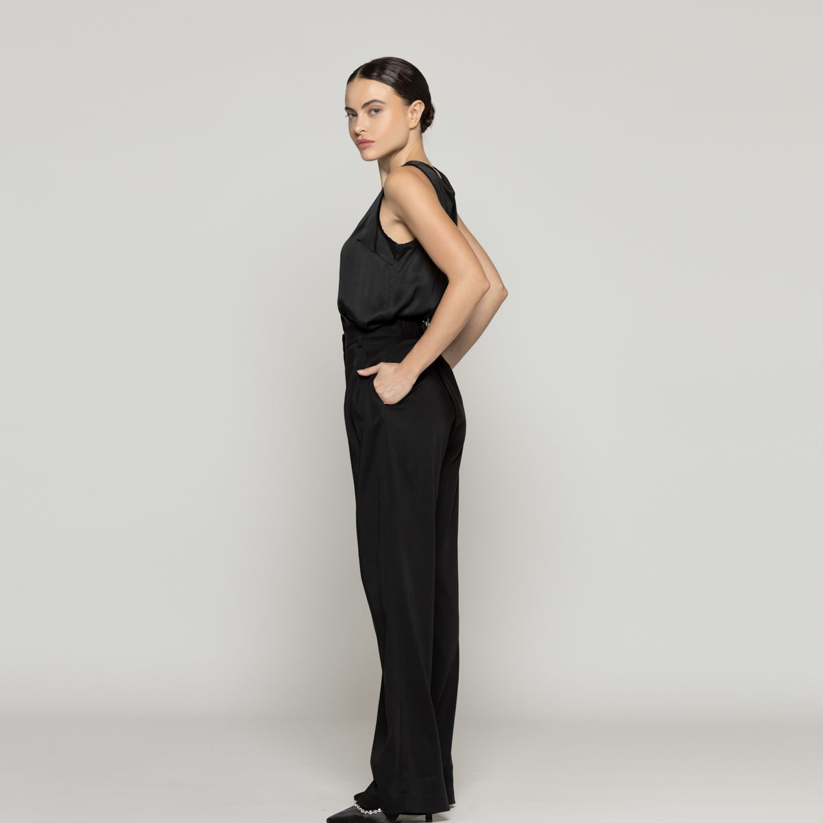 LINEATRE - Top Mujer Tatiana Satinado Escote V Blanco Negro Lineatre