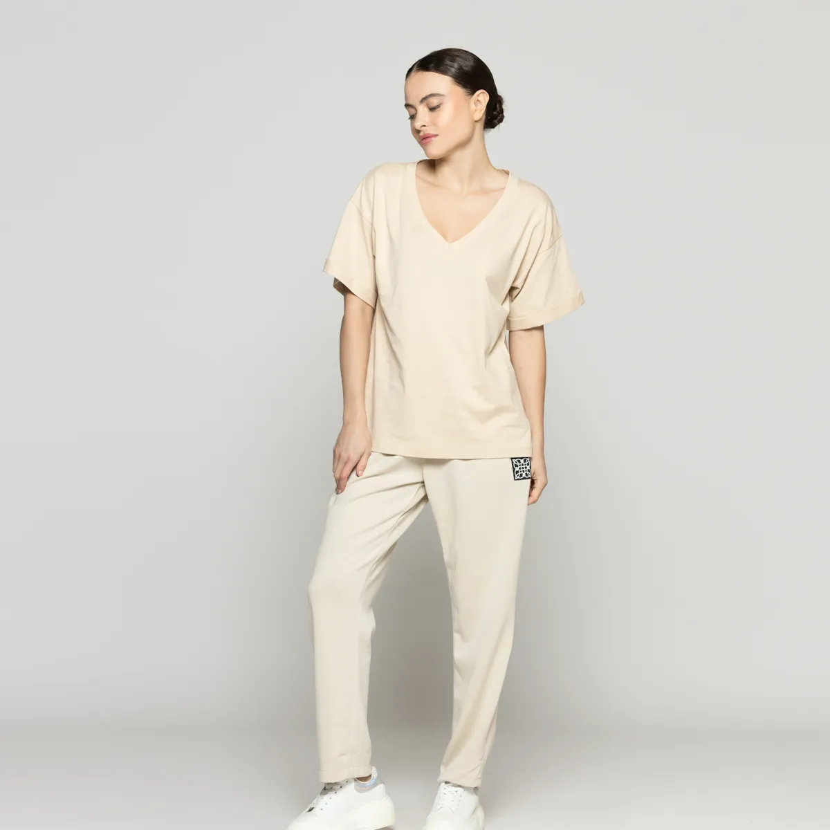 LINEATRE - Polera Mujer Básico Ornella Escote V Beige Lineatre