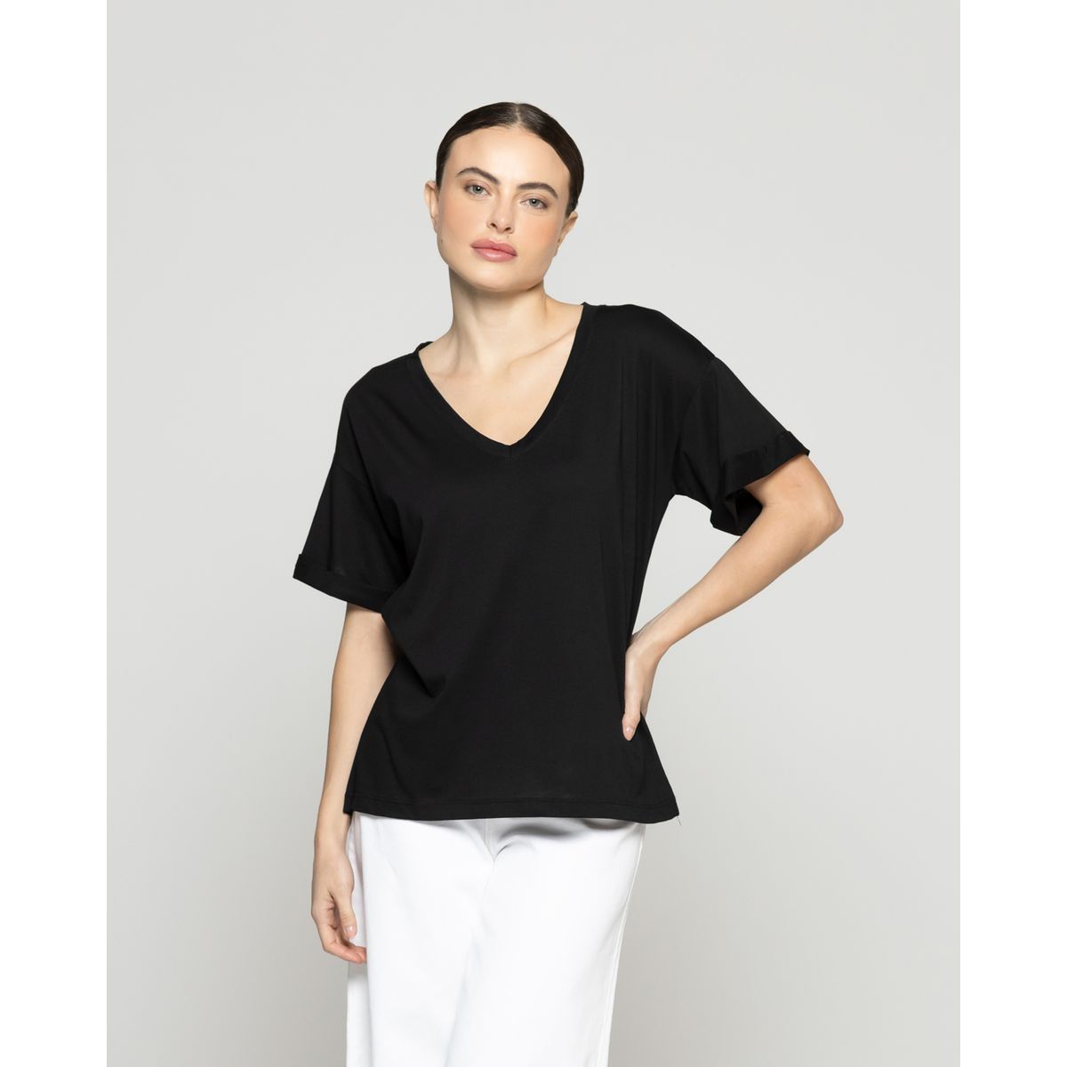LINEATRE - Polera Mujer Básico Ornella Escote V Negra Lineatre