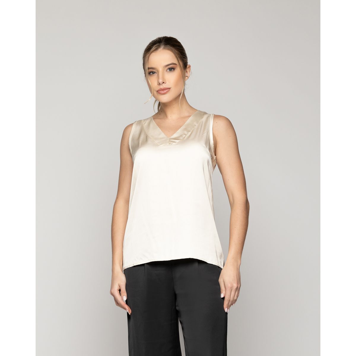 LINEATRE - Top Mujer Tatiana Satinado Escote V Blanco Crudo Lineatre