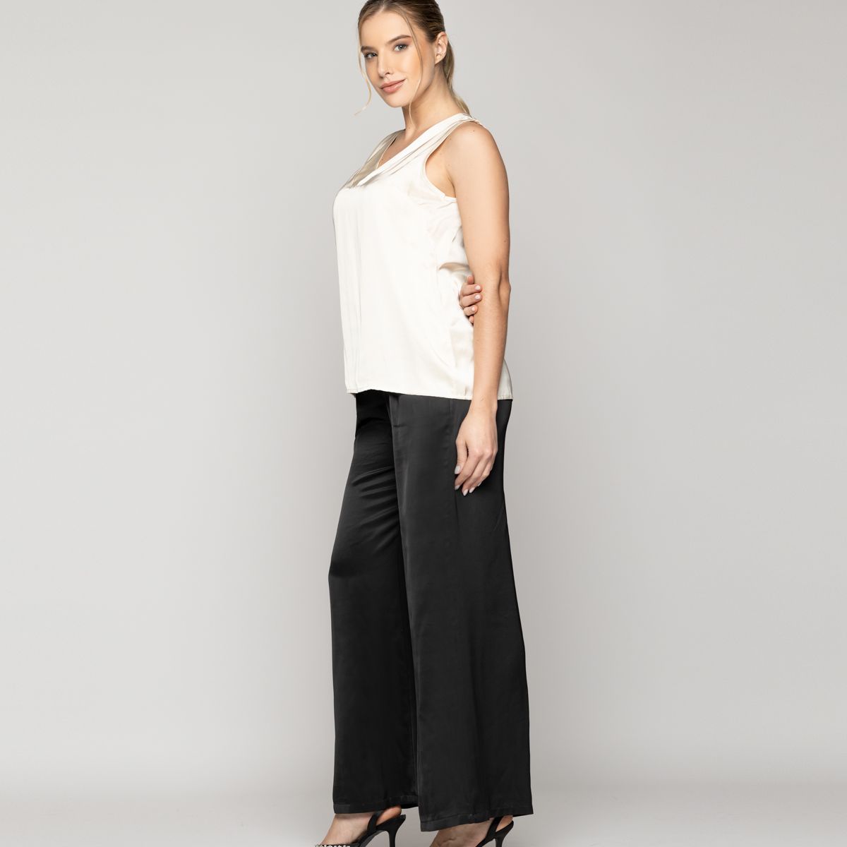 LINEATRE - Top Mujer Tatiana Satinado Escote V Blanco Crudo Lineatre