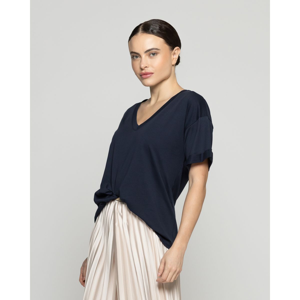 LINEATRE - Polera Mujer Básico Ornella Escote V Azul Marino Lineatre