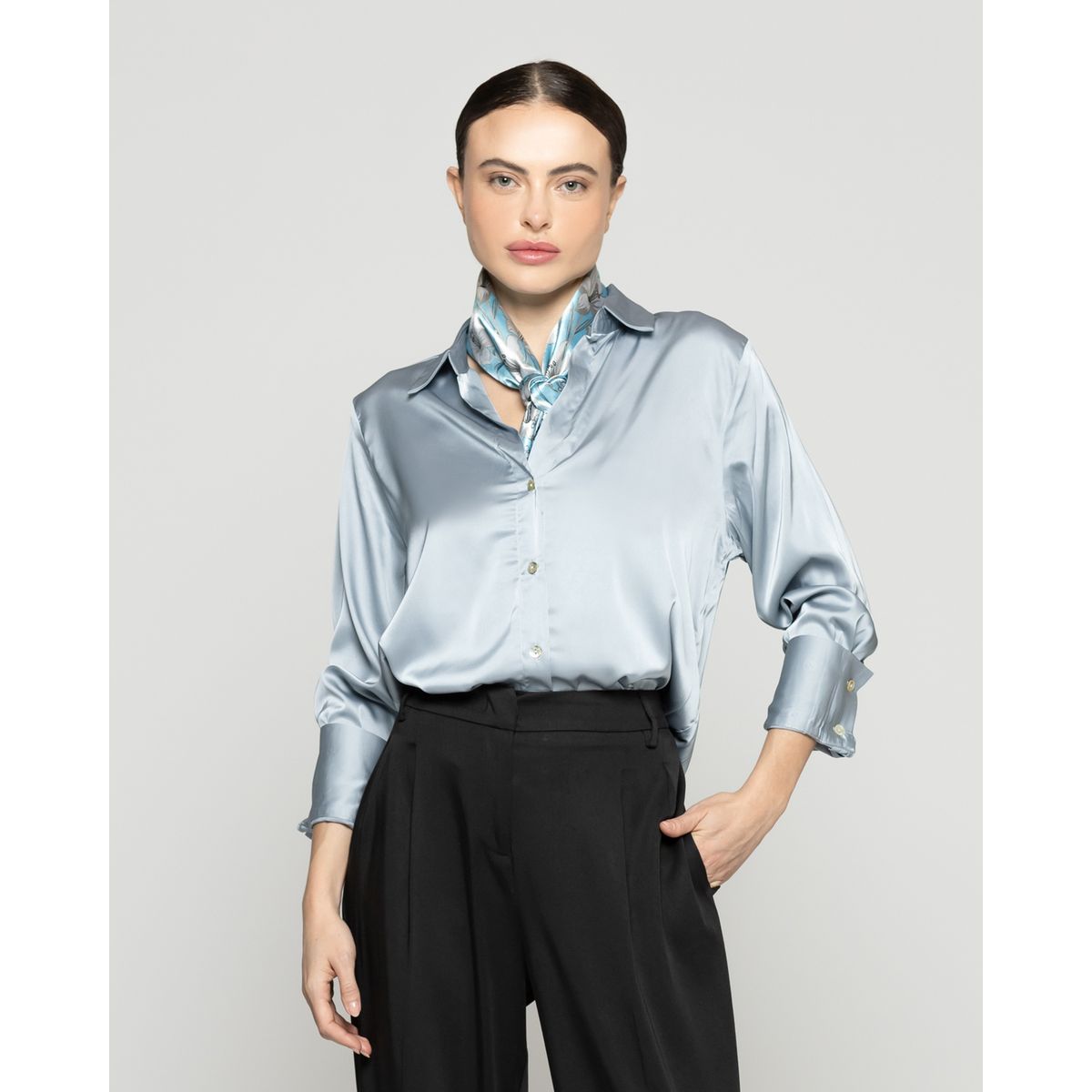 LINEATRE - Blusa Mujer Barbarella Satinada Manga Larga Gris Perla Lineatre