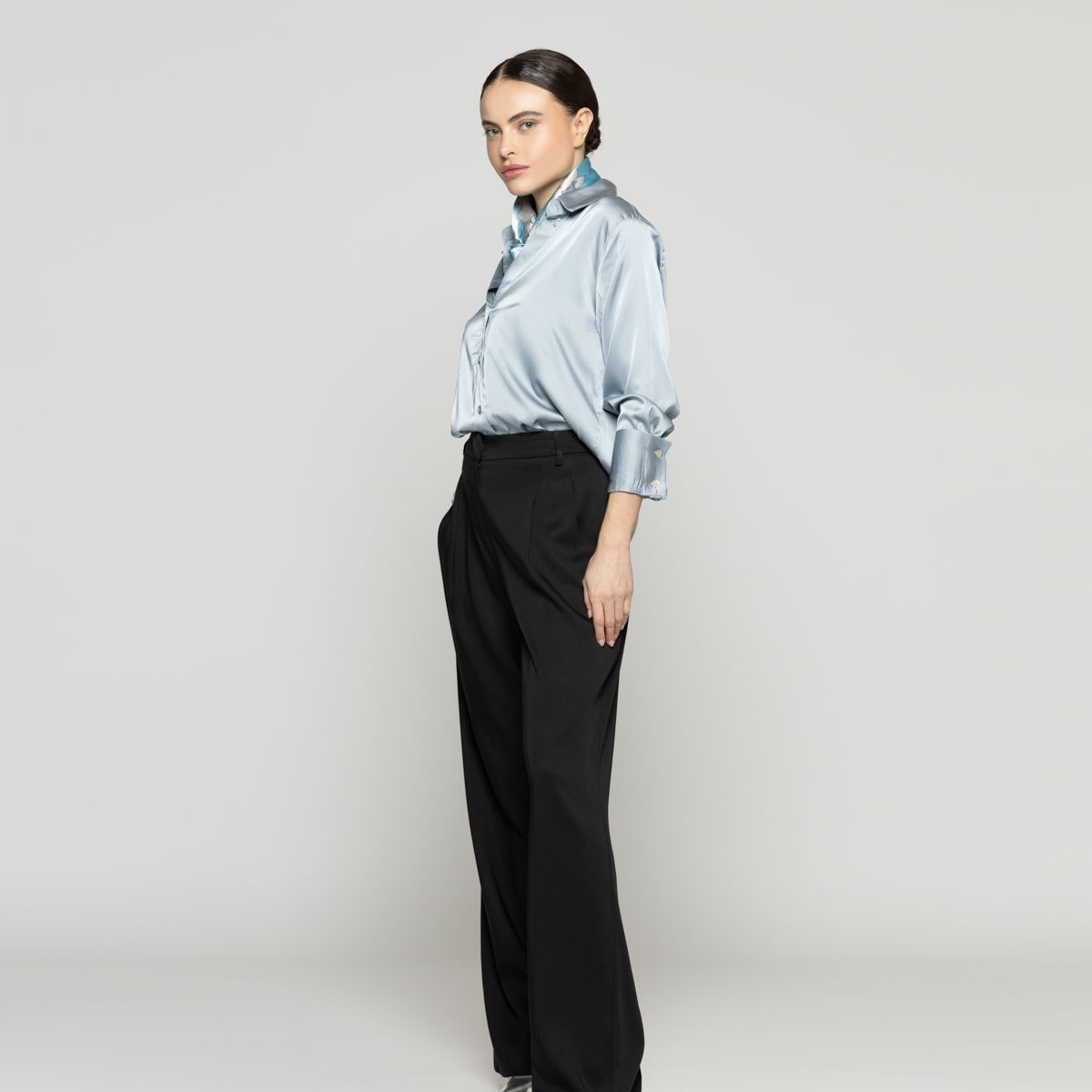 LINEATRE - Blusa Mujer Barbarella Satinada Manga Larga Gris Perla Lineatre