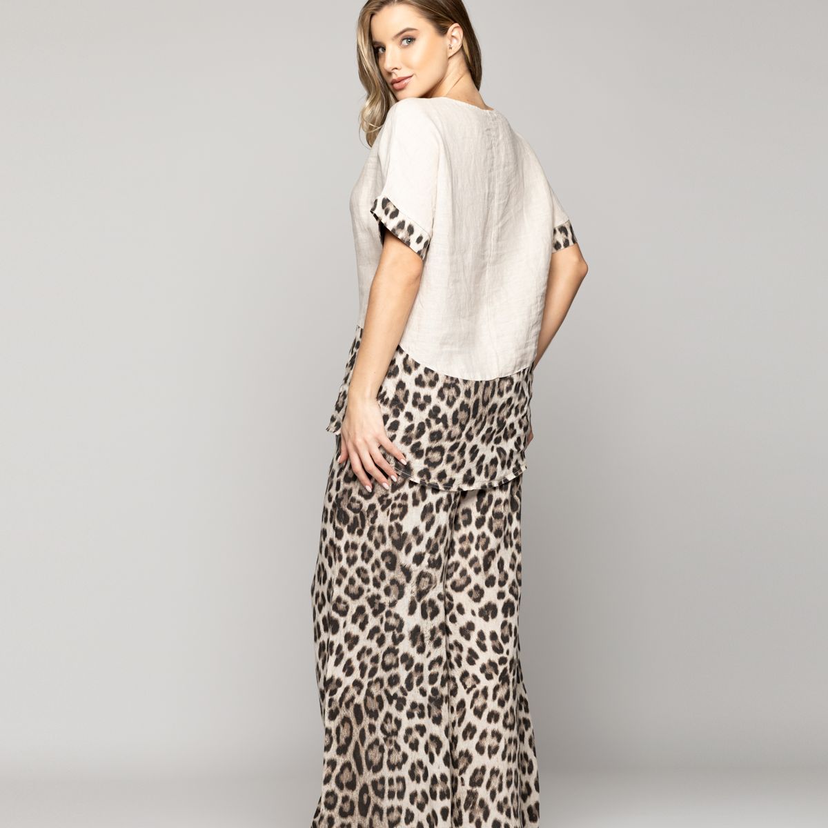 LINEATRE - Blusa Mujer Bettina De Lino Con Diseño Leopardo Café Lineatre