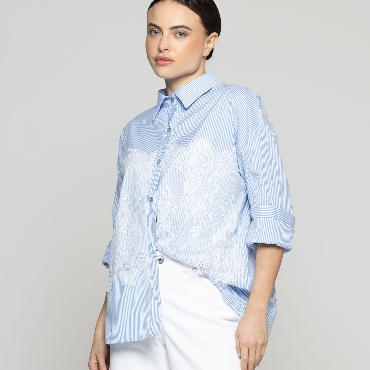 LINEATRE - Camisa Mujer Lara Con Encaje Y Rayas Celeste Lineatre