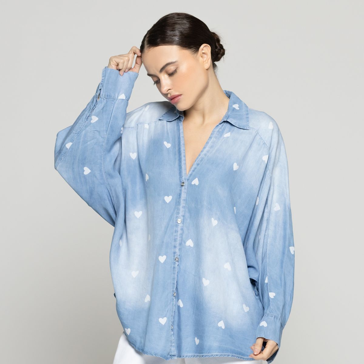 LINEATRE - Blusa Mujer Braya Camisera con Corazones Denim Desgastado Lineatre