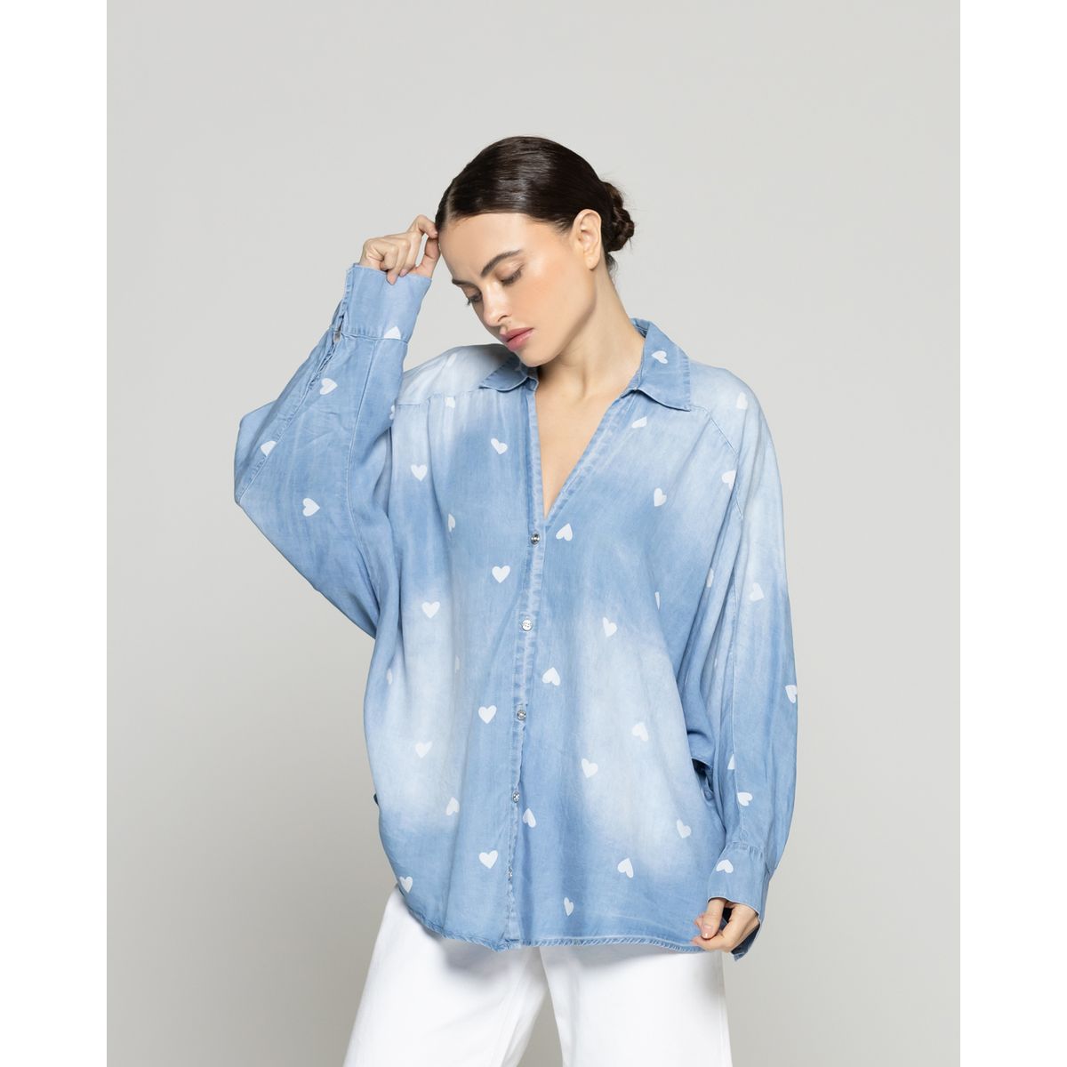 LINEATRE - Blusa Mujer Braya Camisera con Corazones Denim Desgastado Lineatre