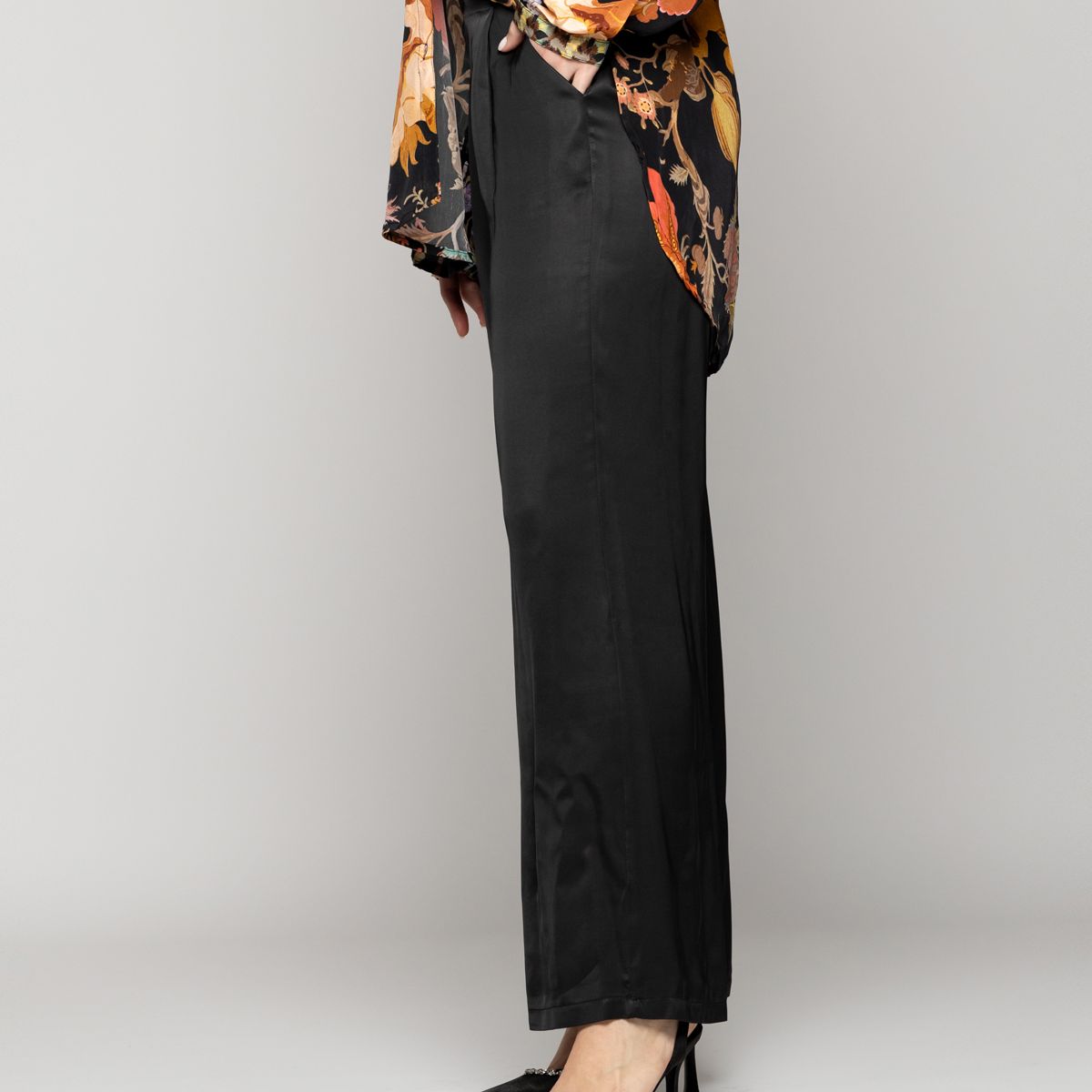 LINEATRE - Pantalón Mujer Philippa Recto Satinado Negro Lineatre