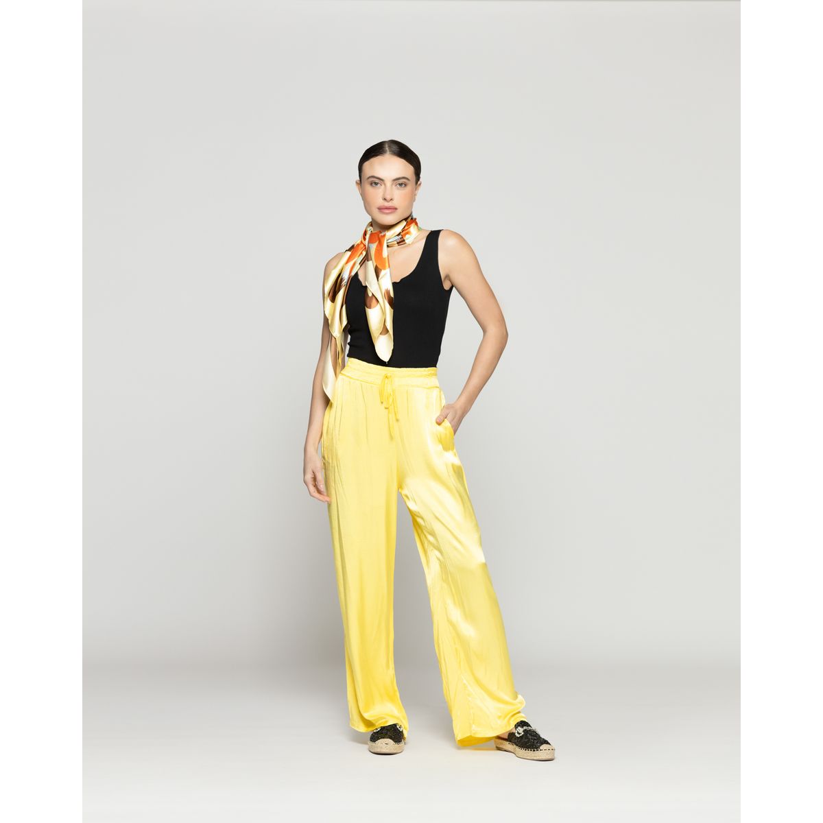 LINEATRE - Pantalón Mujer Priseline Satinado Amarillo Lineatre