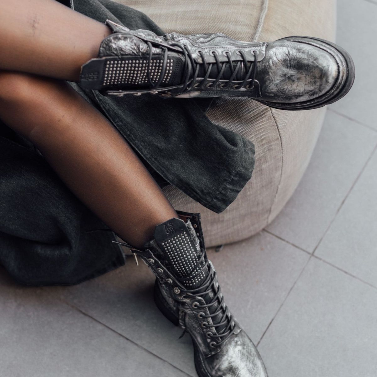AS 98 - BOTIN MUJER EASY ARGENTO AS98