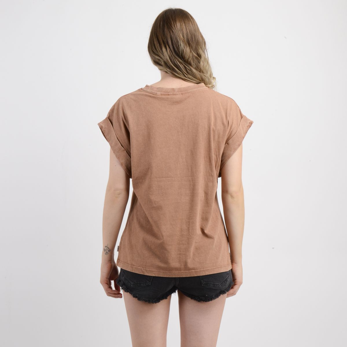 O'NEILL - POLERA MANGA CORTA SUR FLOWER CAFÉ CLARO