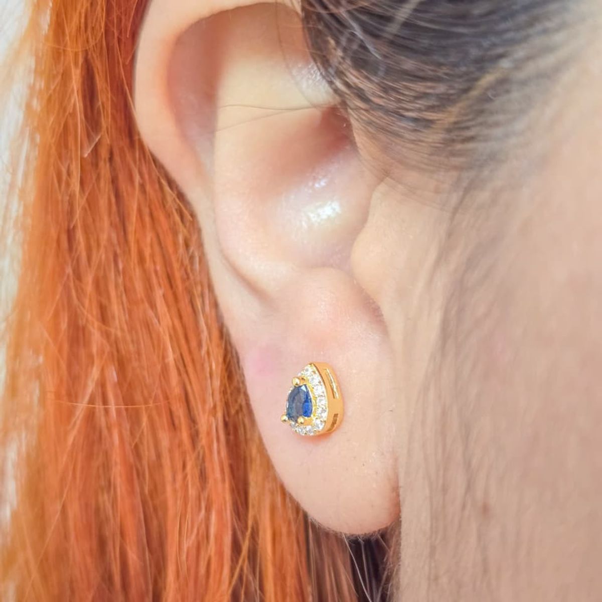 GENERICO - Arete Gota con Bordes de Circonias Oro Laminado 18k