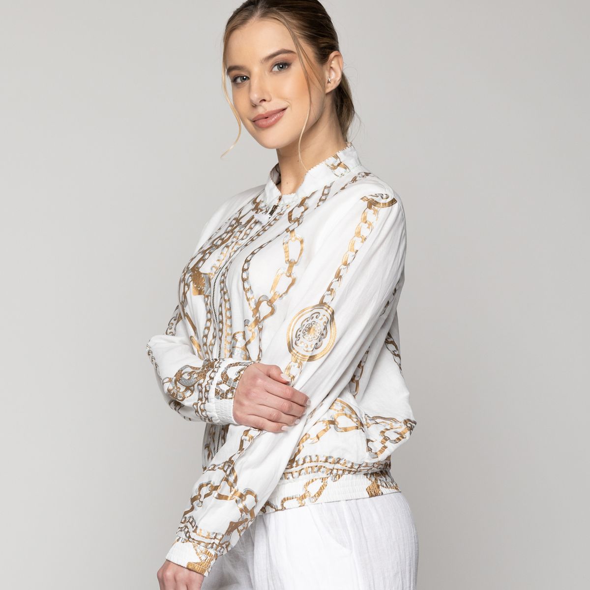 LINEATRE - Chaqueta Mujer Bomber Constanza Blanca Con Diseño De Cadenas Doradas Lineatre