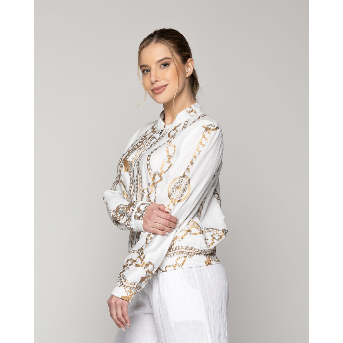 LINEATRE - Chaqueta Mujer Bomber Constanza Blanca Con Diseño De Cadenas Doradas Lineatre